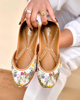 HASRAT - Floral Ivory Embroidered Jutti